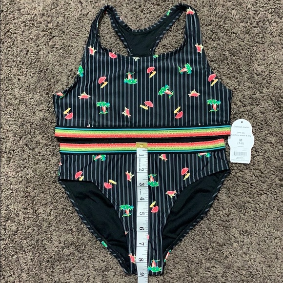 Black and stripes 🌊 One piece Swimsuit 🩱🏝👙👧🏻 - Picture 3 of 5